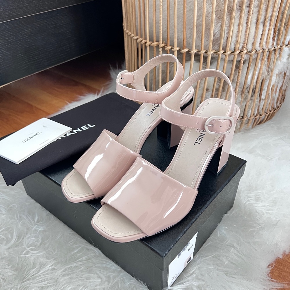 Auth Chanel Patent Leather CC Logo Beige Sandals - Size 37.5 - Picture 2 of 10